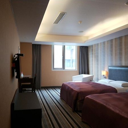 Metropolis Hotel Taojüan Kültér fotó